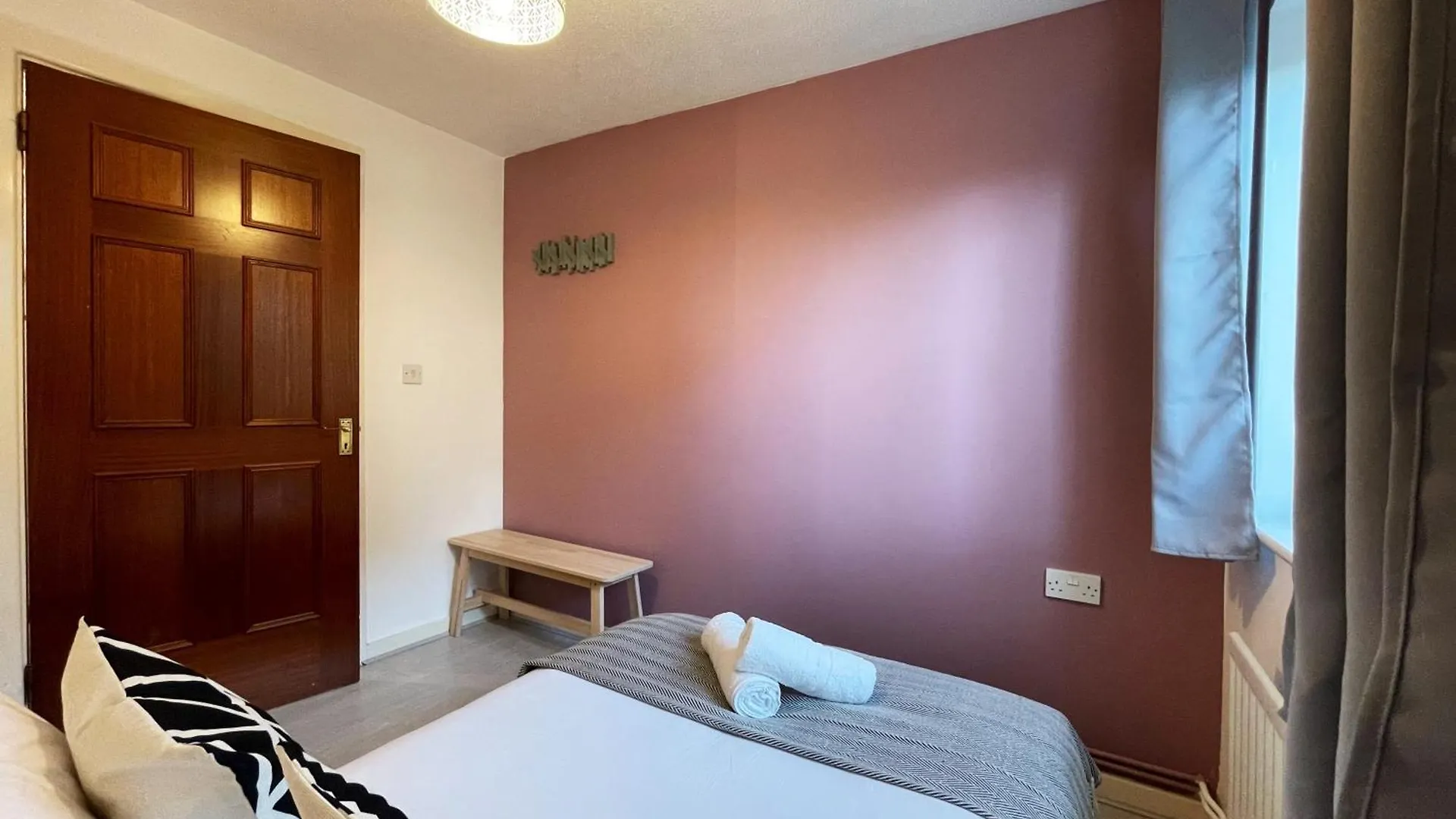 Rebecca Place At Whitechapel - 2 Double Beds, 1 Sofa Bed, Max 5 People London Apartment