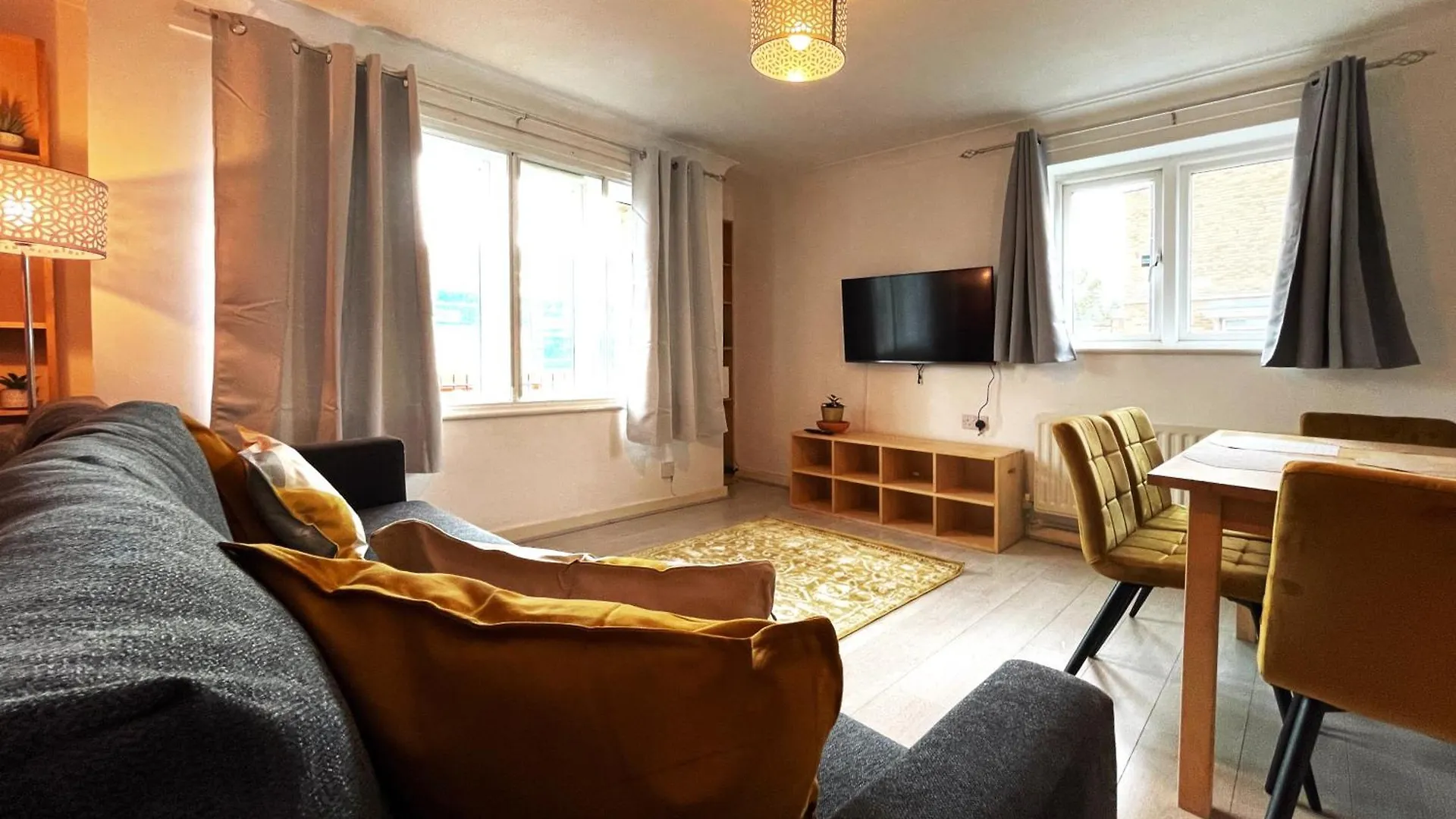 Apartment Rebecca Place At Whitechapel - 2 Double Beds, 1 Sofa Bed, Max 5 People London United Kingdom