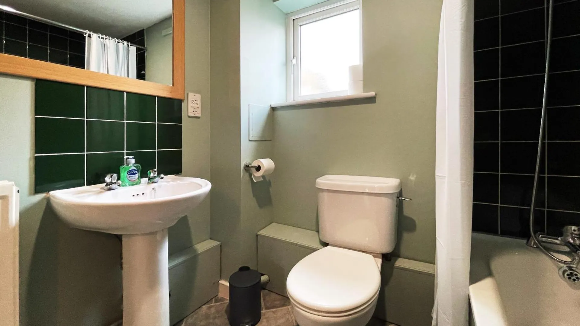 Apartment Rebecca Place At Whitechapel - 2 Double Beds, 1 Sofa Bed, Max 5 People London
