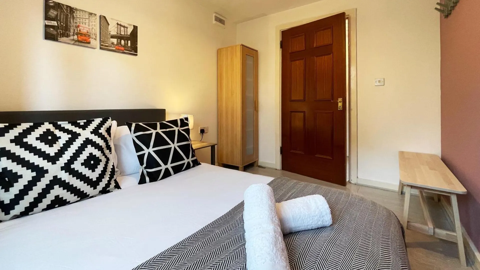 Rebecca Place At Whitechapel - 2 Double Beds, 1 Sofa Bed, Max 5 People London