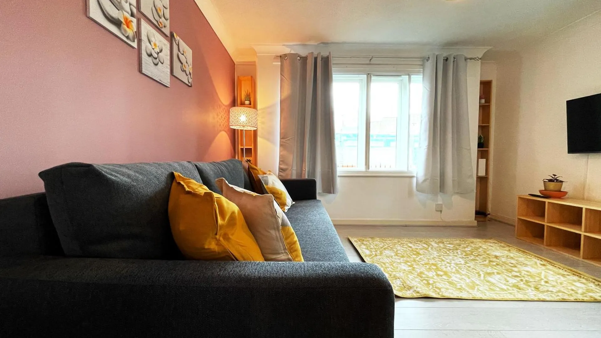 Rebecca Place At Whitechapel - 2 Double Beds, 1 Sofa Bed, Max 5 People London
